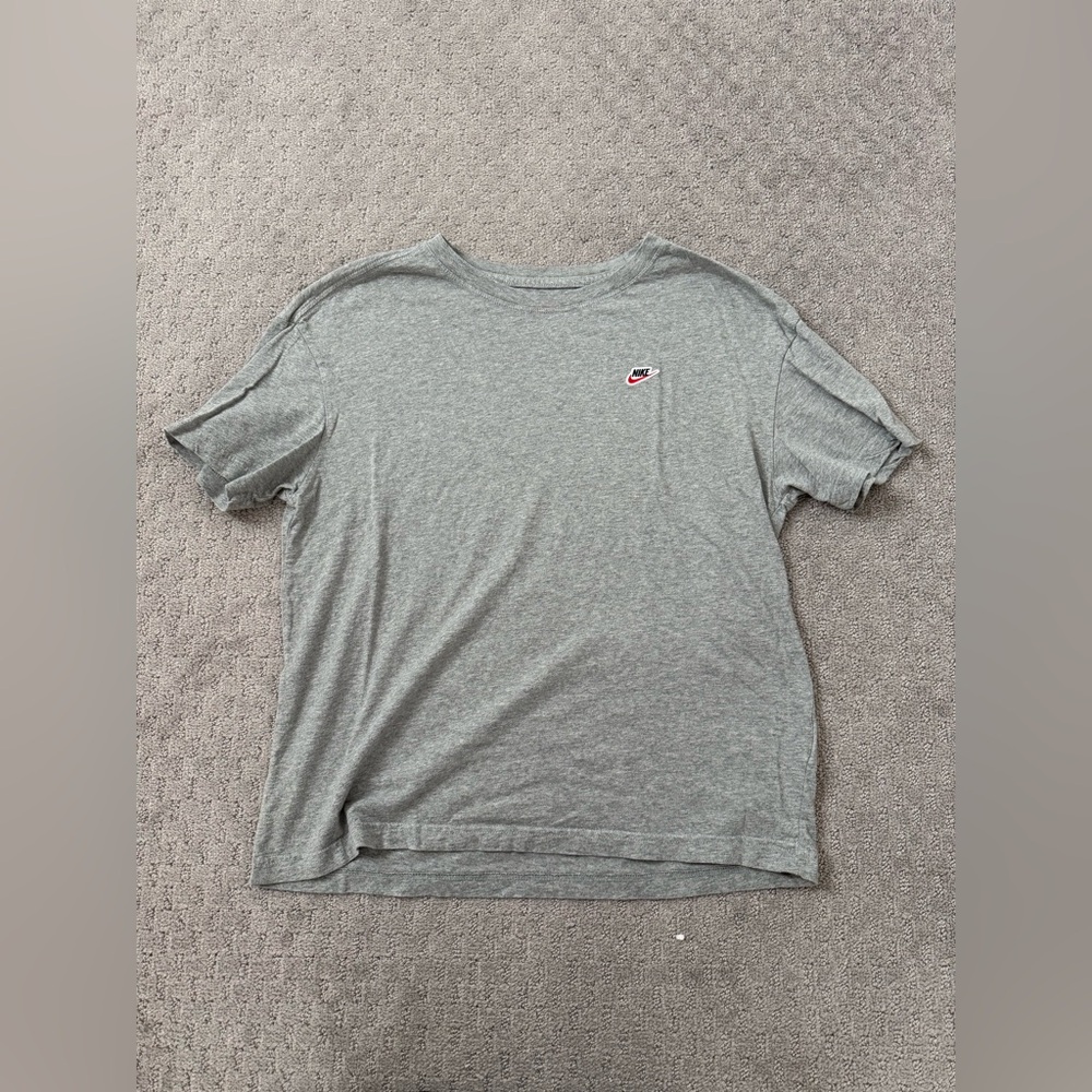 Women’s Nike Loose Fit Tee in Gray